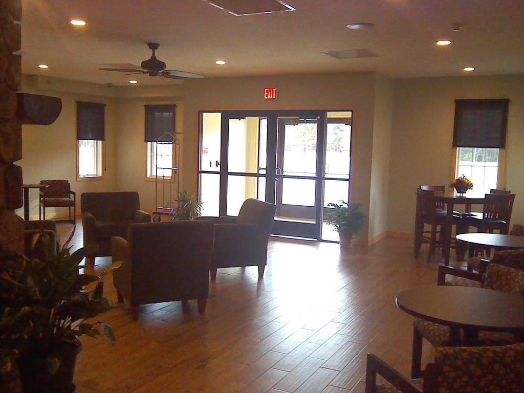 Junction Inn Suites & Conference Center Babbitt 客房 照片