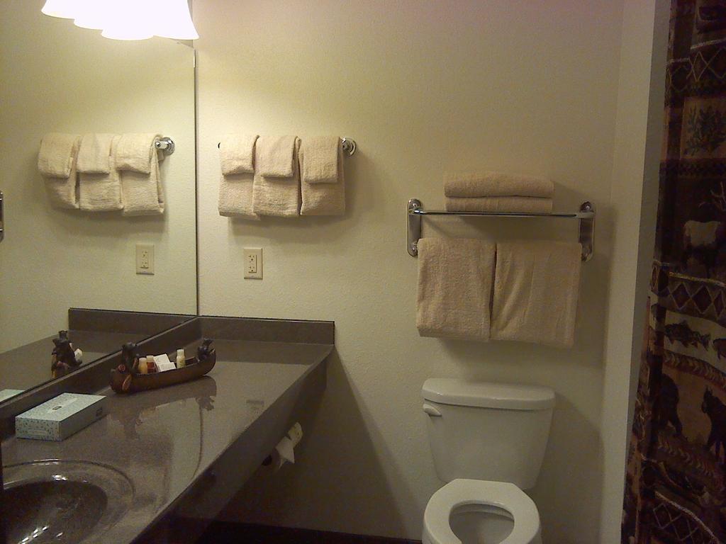 Junction Inn Suites & Conference Center Babbitt 客房 照片