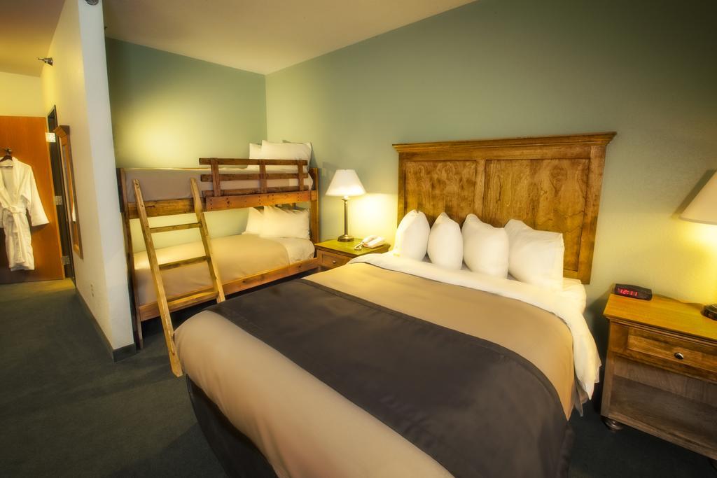 Junction Inn Suites & Conference Center Babbitt 客房 照片