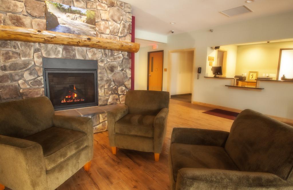 Junction Inn Suites & Conference Center Babbitt 外观 照片